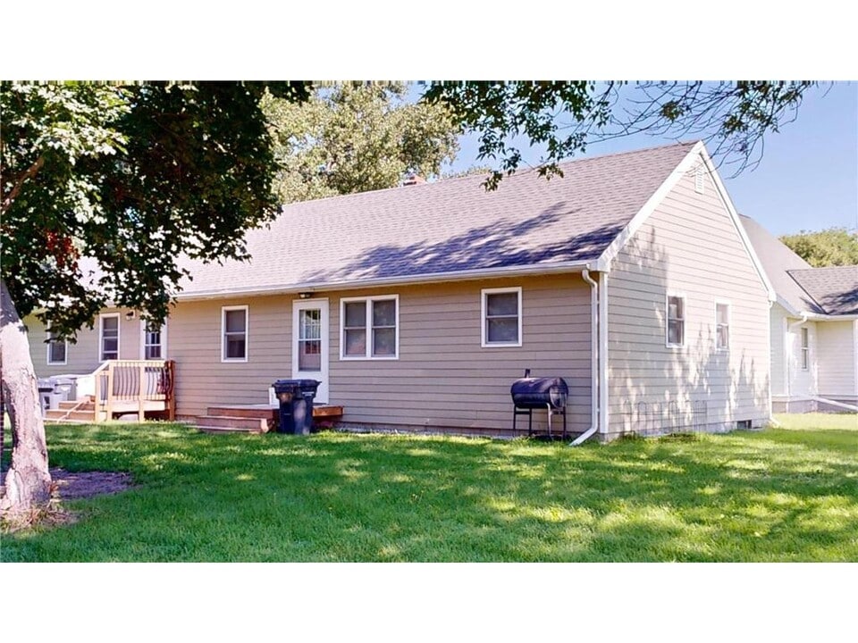 208 Oregon Ave. in Kerkhoven, MN - Building Photo