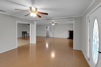 300 Wildwood St in Mary Esther, FL - Building Photo - Building Photo