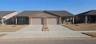 522 NW 68th Ave in Bentonville, AR - Building Photo