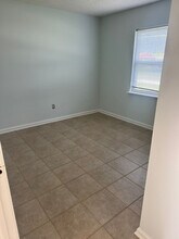 2196 Luana Dr E in Jacksonville, FL - Building Photo - Building Photo