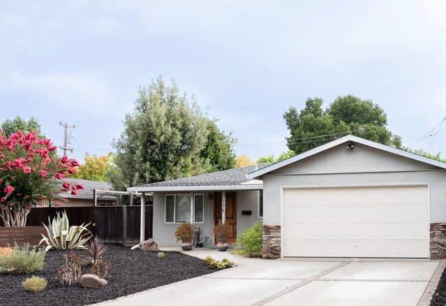 175 Las Astas Dr in Los Gatos, CA - Building Photo - Building Photo
