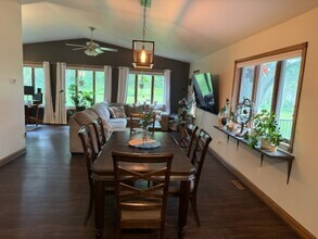 409 Meadow Ct in St. Paul, MN - Building Photo - Building Photo
