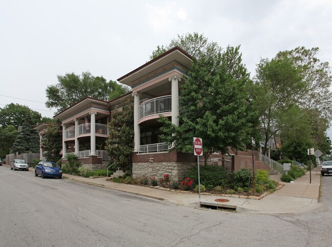 703-709 E 30th St in Kansas City, MO - Foto de edificio - Building Photo