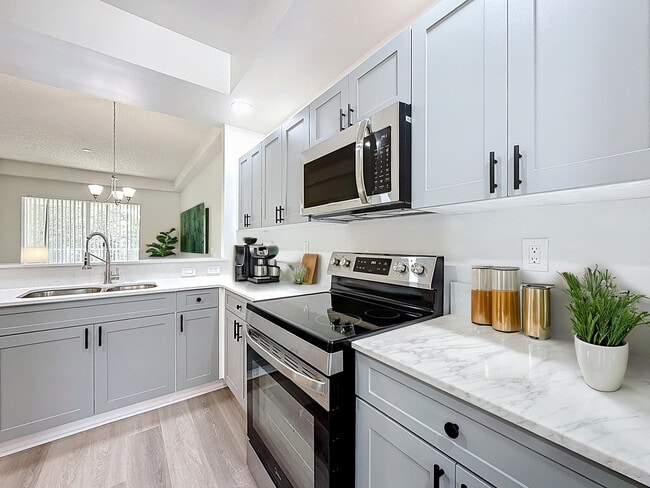 3240 N Haverhill Rd in West Palm Beach, FL - Building Photo - Building Photo