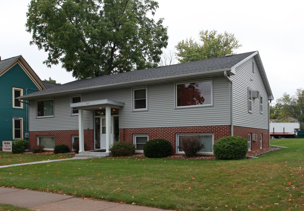 TNT Apartments in River Falls, WI - Building Photo