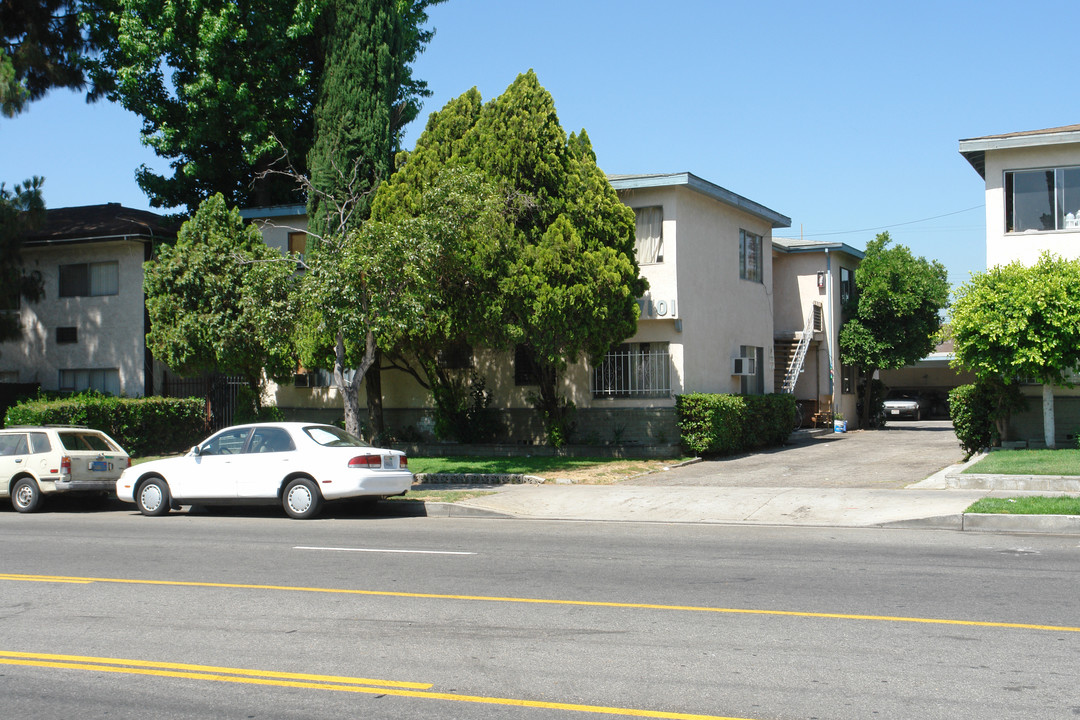 7101 Coldwater Canyon Ave in North Hollywood, CA - Building Photo