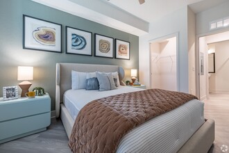 Gateway Commons Apartments in Palmetto, FL - Building Photo - Building Photo