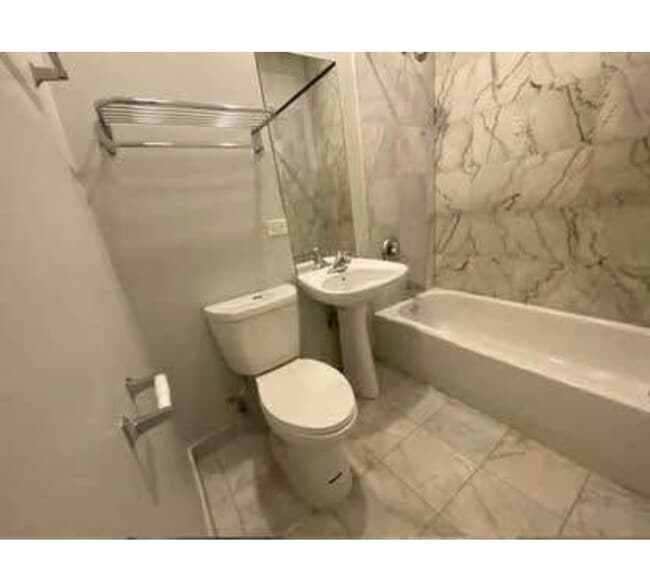 1714 W Warren Blvd, Unit 3 in Chicago, IL - Building Photo - Building Photo