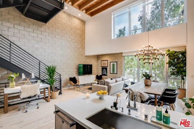 property at 3450 Cahuenga Blvd