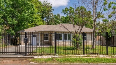5647 Belarbor St in Houston, TX - Building Photo - Building Photo