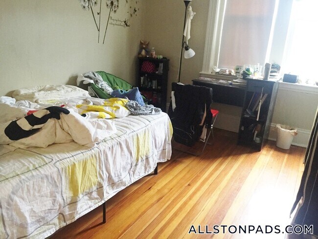 1375 Commonwealth Ave, Unit 11 in Boston, MA - Building Photo - Building Photo