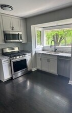 205 Grovenor Dr in Schaumburg, IL - Building Photo - Building Photo