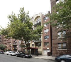 4023 Ithaca St in Flushing, NY - Building Photo