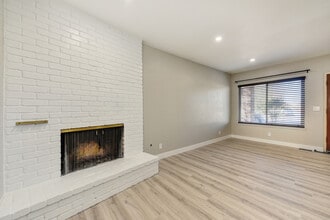 9626 Knickers Ct in Sacramento, CA - Foto de edificio - Building Photo