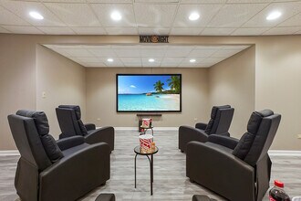 1203 Harmony Ct in Naperville, IL - Foto de edificio - Building Photo