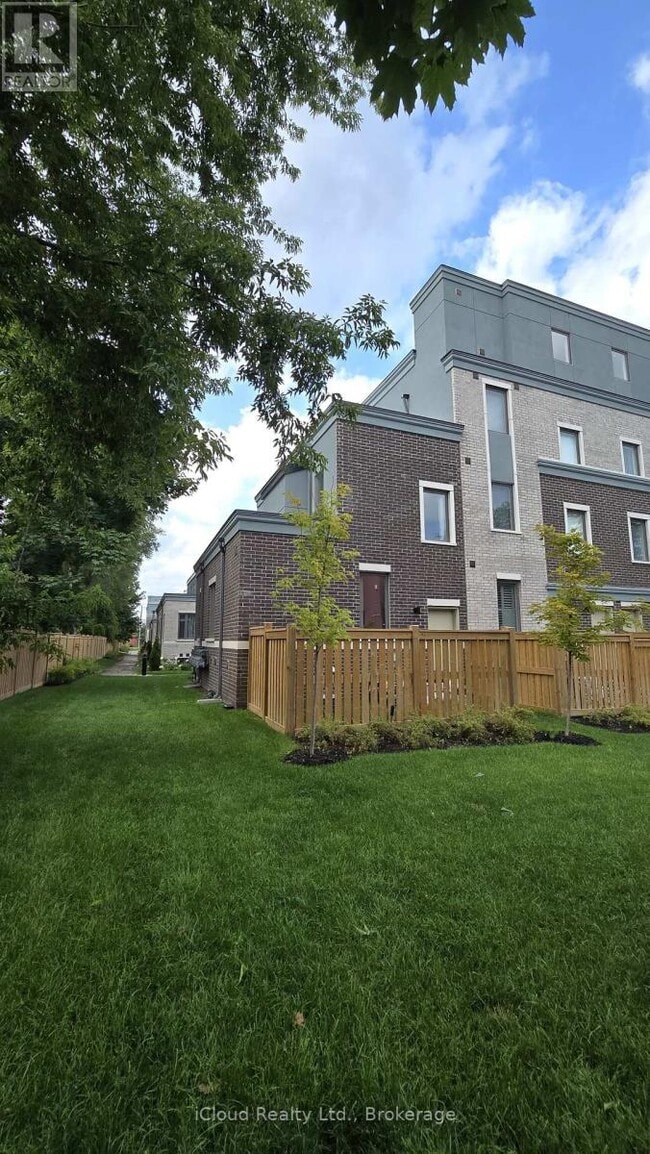 10 William Jackson Wy in Toronto, ON - Building Photo - Building Photo