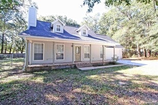 5705 Bronco Pl in Milton, FL - Building Photo