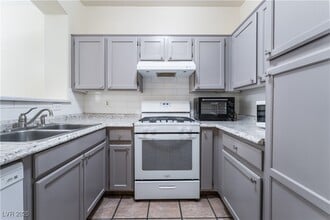 1157 Dusty Creek St in Las Vegas, NV - Foto de edificio - Building Photo