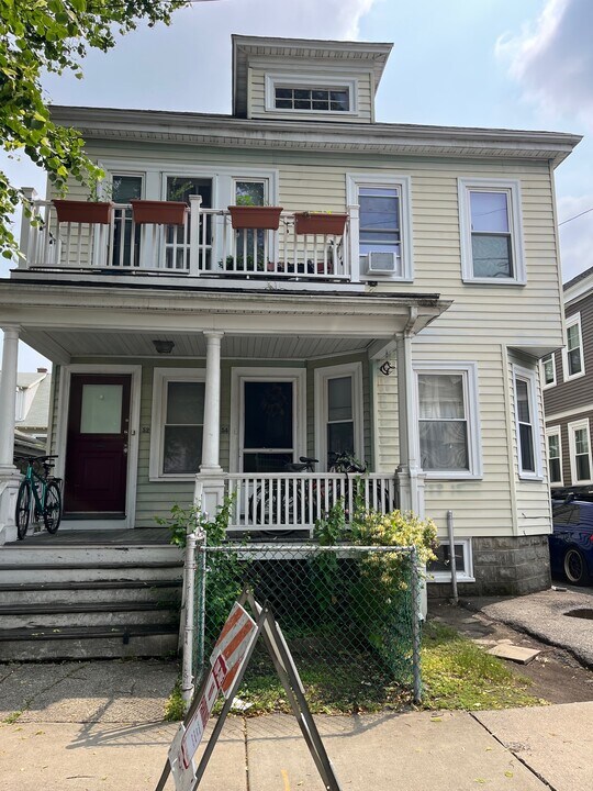 54 Bristol Rd, Unit 1 in Medford, MA - Building Photo