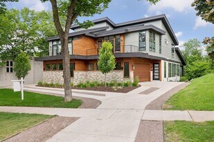 1726 Kenwood Pkwy in Minneapolis, MN - Building Photo
