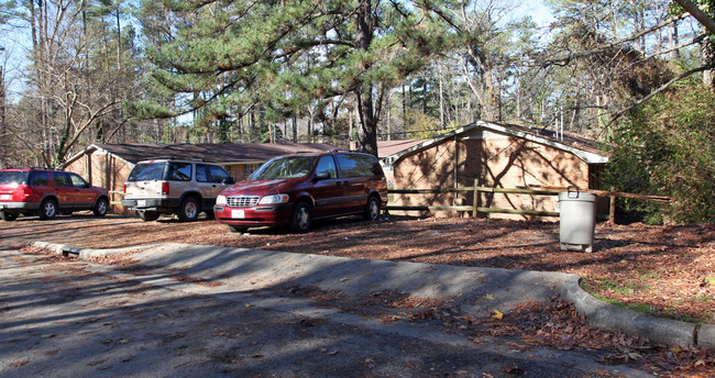 417 Raleigh Pines Dr in Raleigh, NC - Foto de edificio - Building Photo