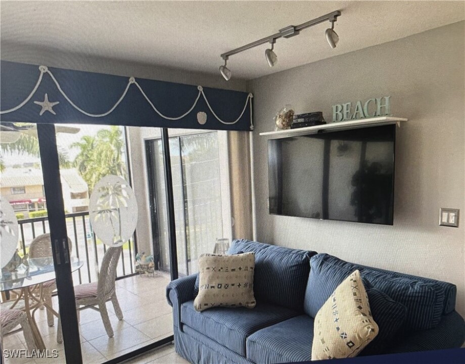 1012 Anglers Cove in Marco Island, FL - Foto de edificio