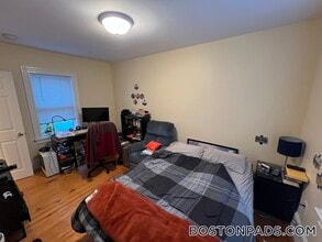 6 White St Pl, Unit R in Cambridge, MA - Building Photo - Building Photo