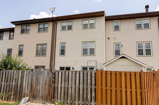 917 Branch Dr in Herndon, VA - Building Photo - Building Photo