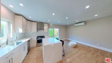 6440 Yarmouth Ave in Los Angeles, CA - Building Photo - Building Photo