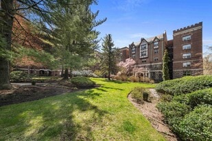 100 E Palisade Ave in Englewood, NJ - Building Photo