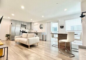 1875 W 20th St in Los Angeles, CA - Building Photo