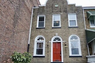 2134 Mt Royal Terrace in Baltimore, MD - Building Photo
