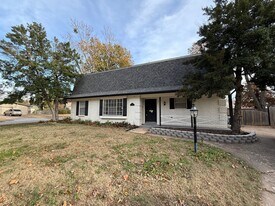 7164 E 53rd Pl in Tulsa, OK - Building Photo