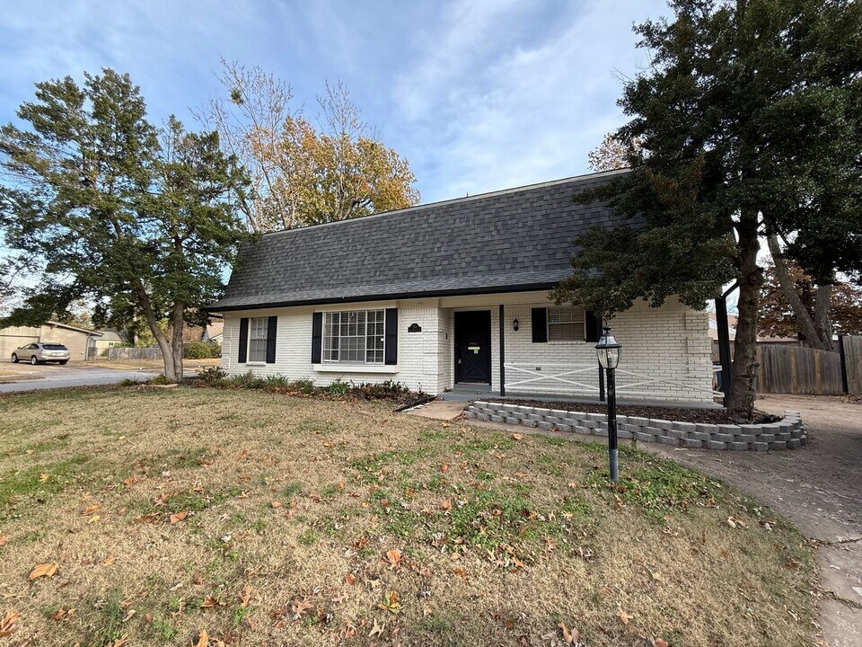 7164 E 53rd Pl in Tulsa, OK - Building Photo