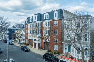 320 W 3rd St in Boston, MA - Foto de edificio - Building Photo