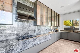 9400 Readcrest Dr in Beverly Hills, CA - Building Photo - Building Photo