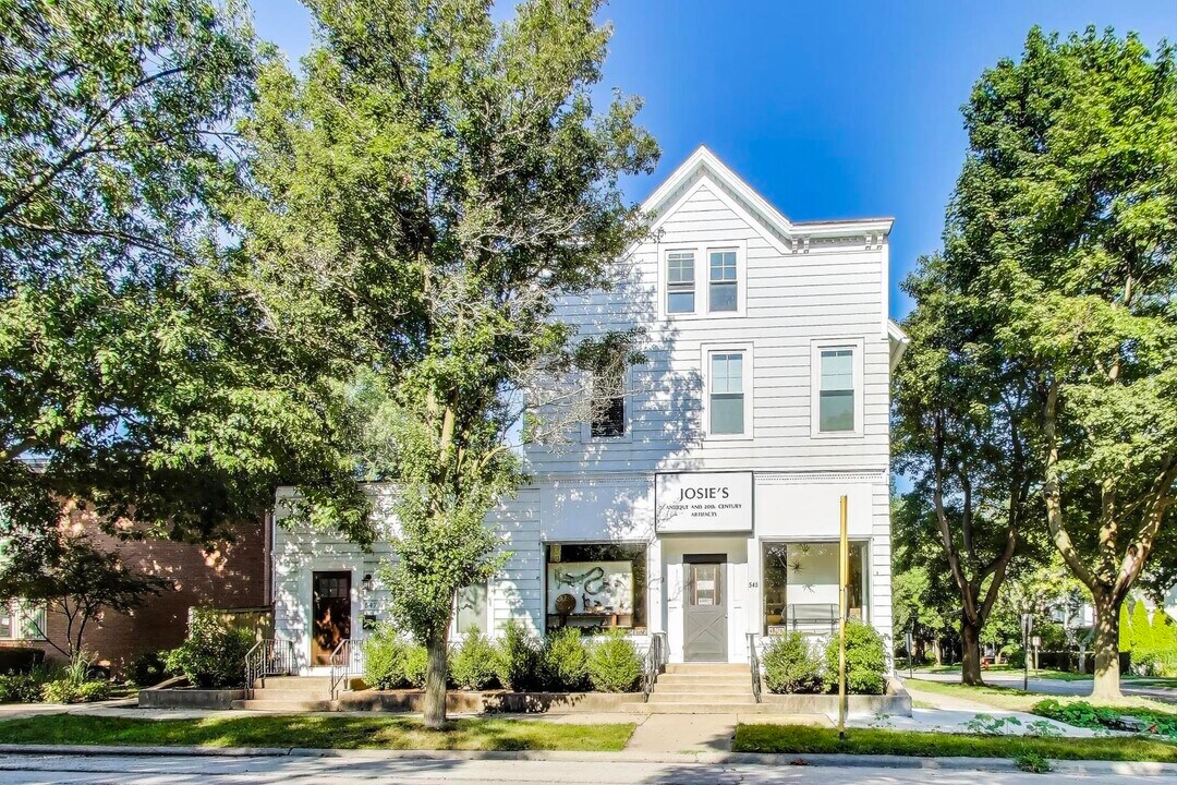 549 Ridge Rd in Wilmette, IL - Building Photo