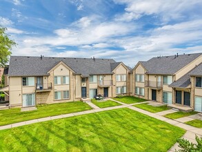 Lakeside Terrace Apartments in Sterling Heights, MI - Building Photo - Building Photo