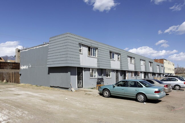 Loomis Apartments in Colorado Springs, CO - Foto de edificio - Building Photo