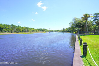 1713 El Camino Rd in Jacksonville, FL - Foto de edificio - Building Photo