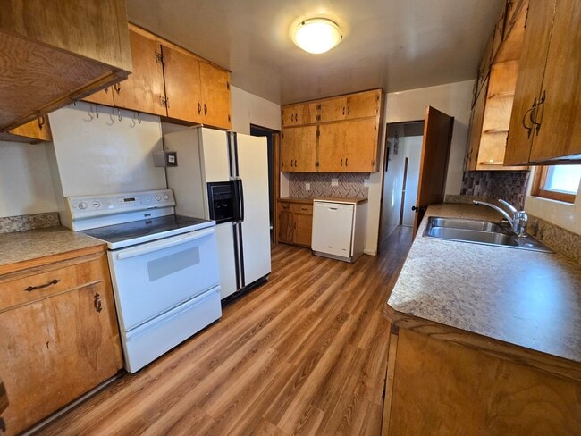 property at 902 7th Ave N