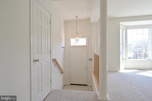 7415 Gillingham Row in Alexandria, VA - Building Photo