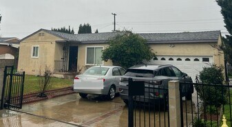 212 N Aladdin Dr in Anaheim, CA - Building Photo