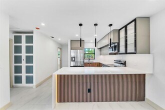 2599 NE 2nd Ave in Boca Raton, FL - Foto de edificio - Building Photo
