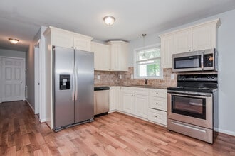 104 W Nims Ave in Mount Holly, NC - Building Photo - Building Photo