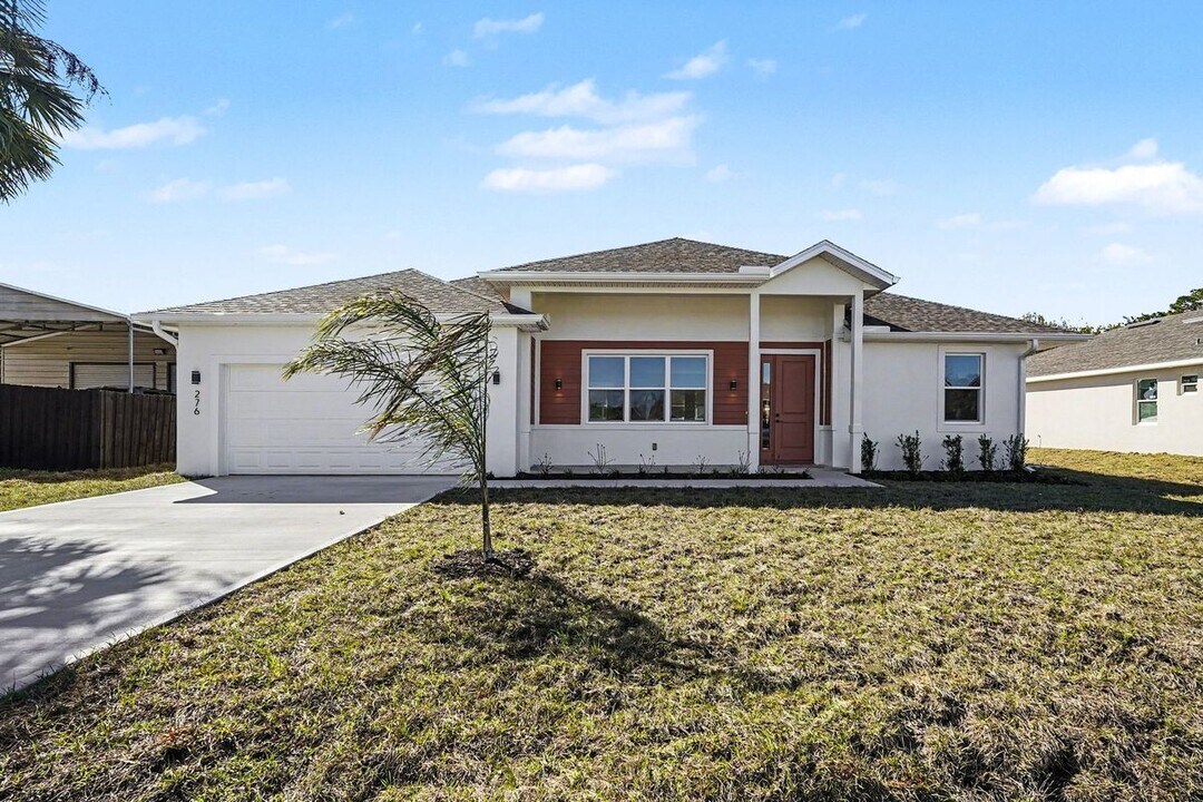 276 Americana Blvd NW in Palm Bay, FL - Foto de edificio