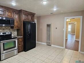 1301 N Oak St in Clovis, NM - Building Photo - Building Photo