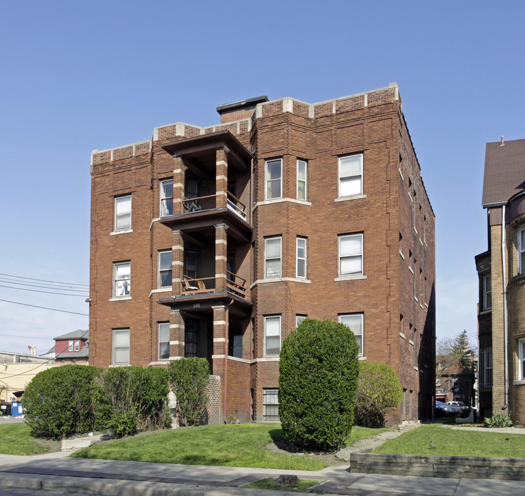 680 W Forest Ave in Detroit, MI - Foto de edificio