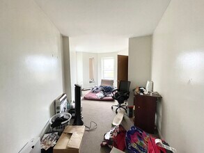 68 Hammond St, Unit F in Boston, MA - Foto de edificio - Building Photo