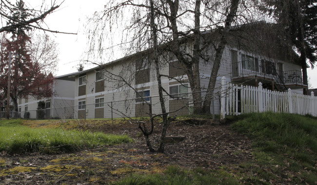 Candlewood Apartments in Forest Grove, OR - Foto de edificio - Building Photo